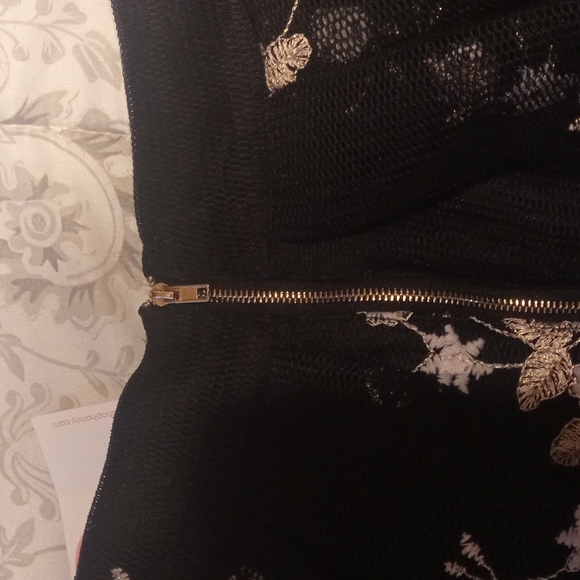 Chelsea mesh floral embroidered skirt - Picture 3 of 6